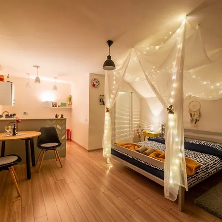 Dragonfly With Garden & Free Private Parking Apartment *