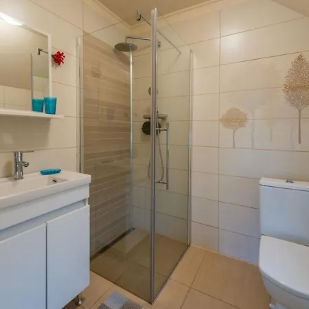 Apartment Dragonfly With Garden & Free Private Parking *