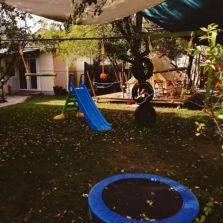 Dragonfly With Garden & Free Private Parking Apartment