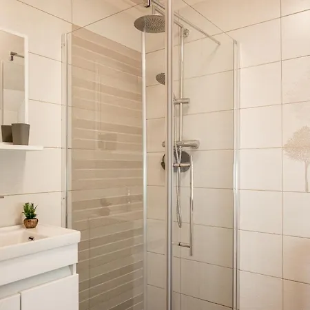 Apartment Dragonfly With Garden & Free Private Parking